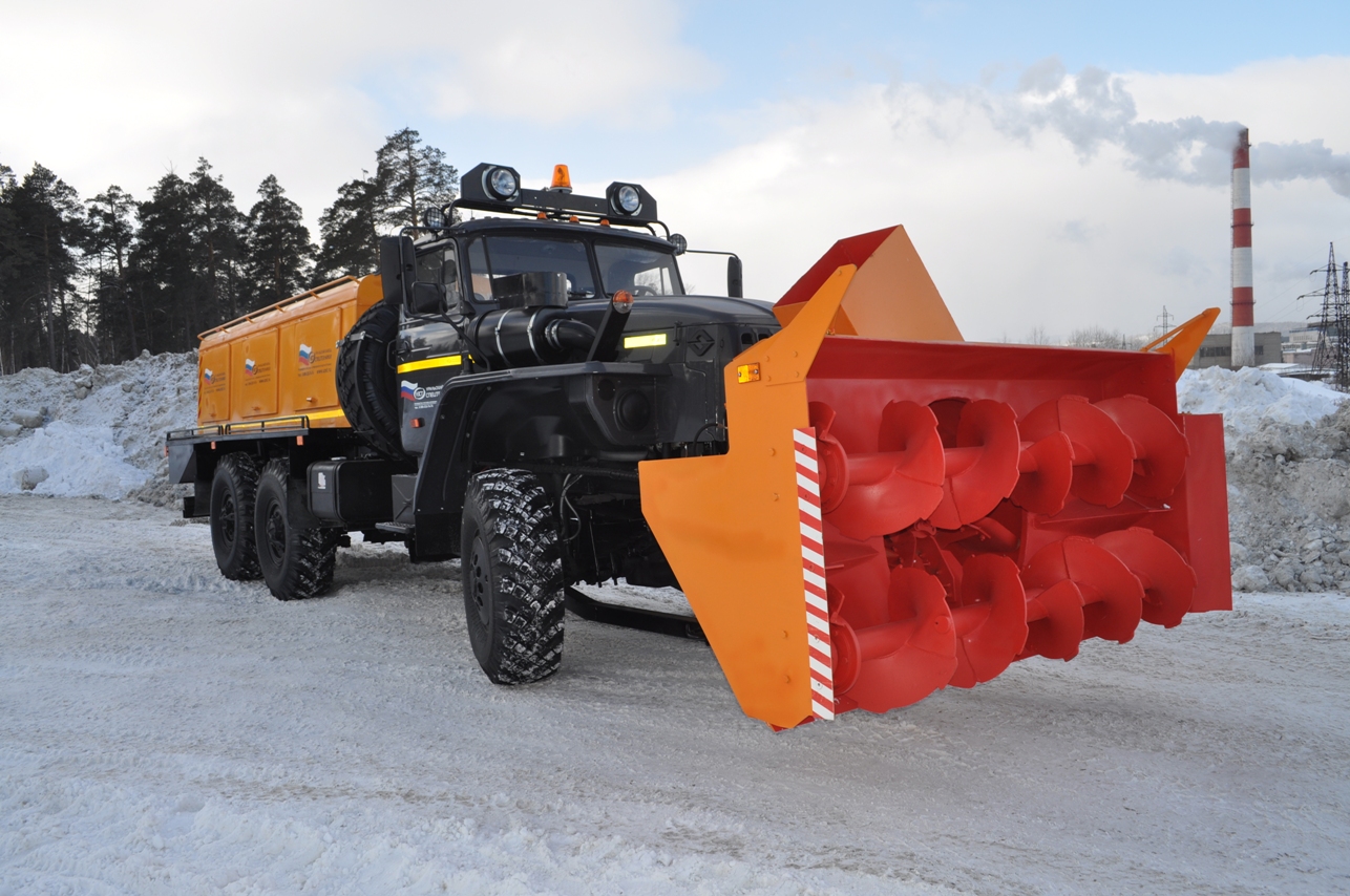 Снегоуборочная техника - шнекороторный снегоочиститель на шасси Урал 4320
